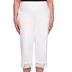 Alfred Dunner Cayman Island Lace-Hem Pull-On Capri